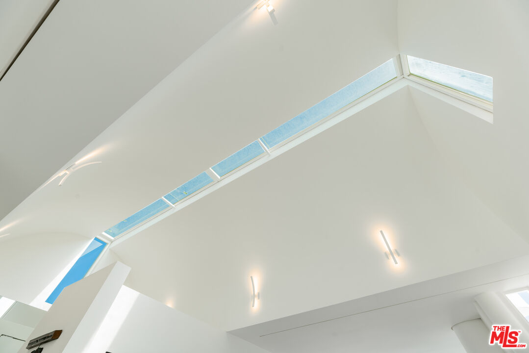 MLS #25576303 image #10