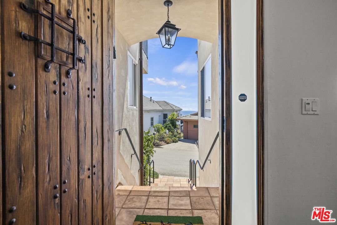 MLS #25577567 image #2