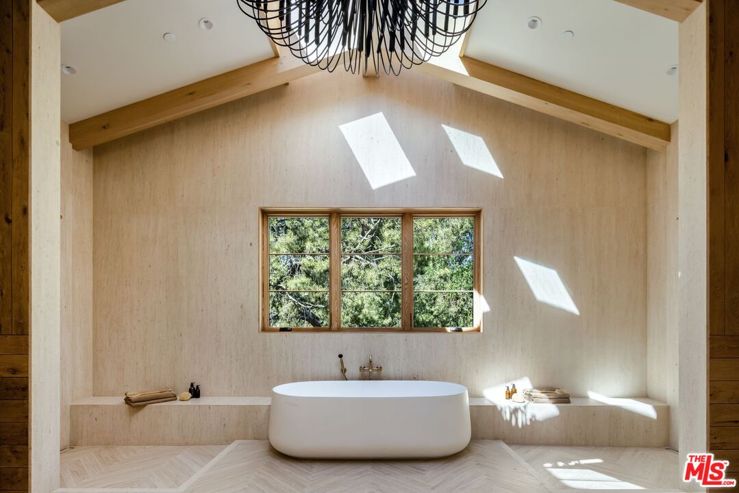 MLS #25577885 image #17