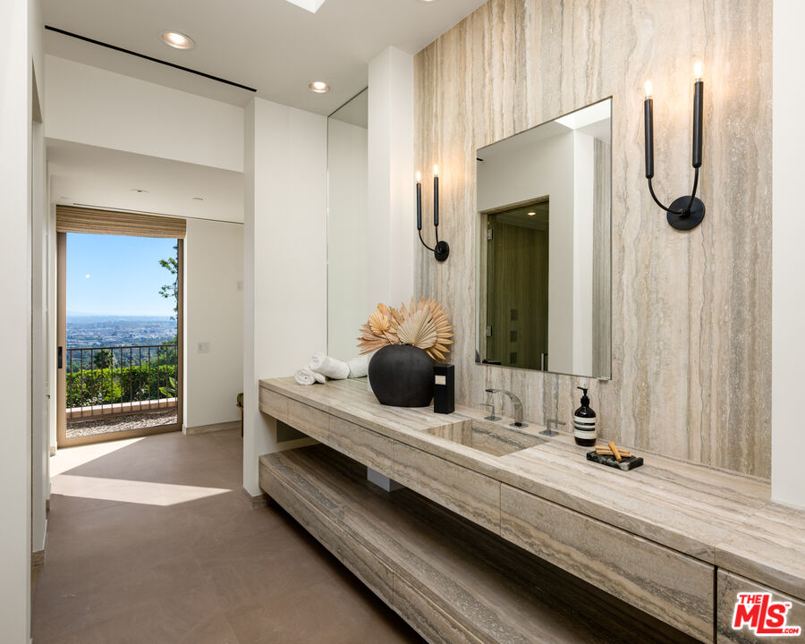 MLS #25578953 image #23