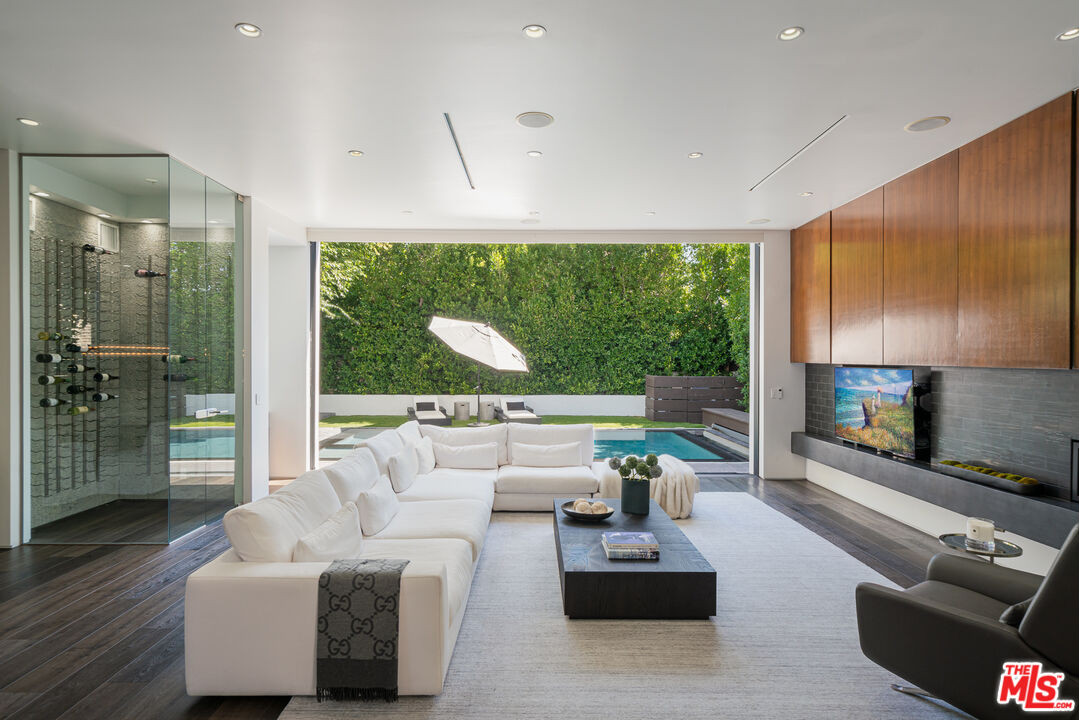 MLS #25579857 image #2