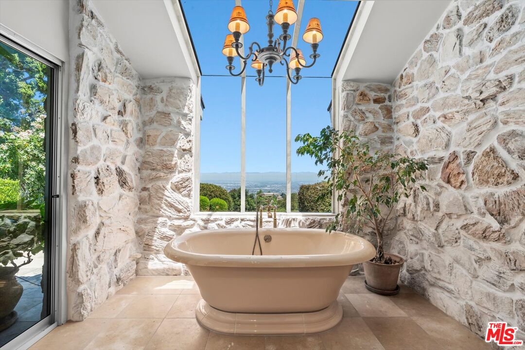 MLS #25581187 image #12