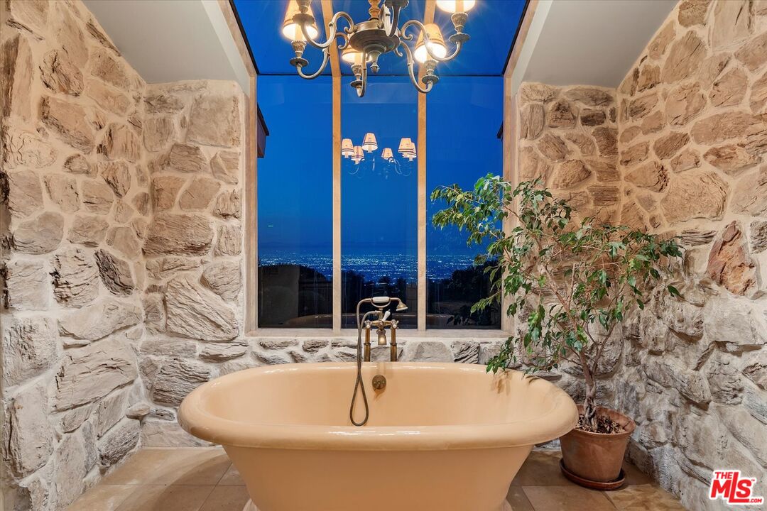 MLS #25581187 image #13