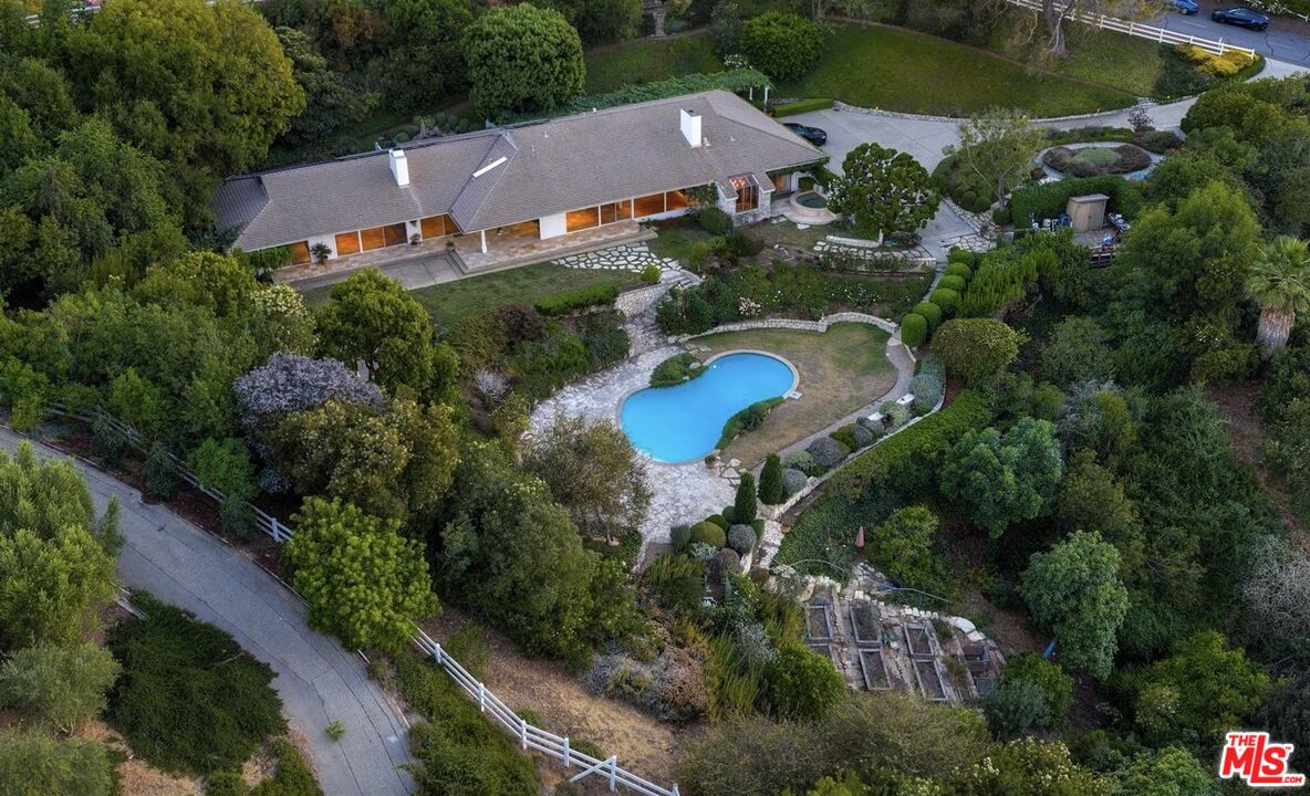 MLS #25581187 image #24