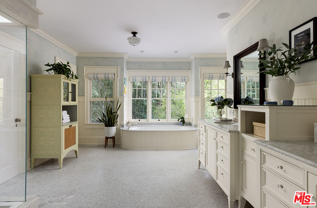 MLS #25581533 image #22