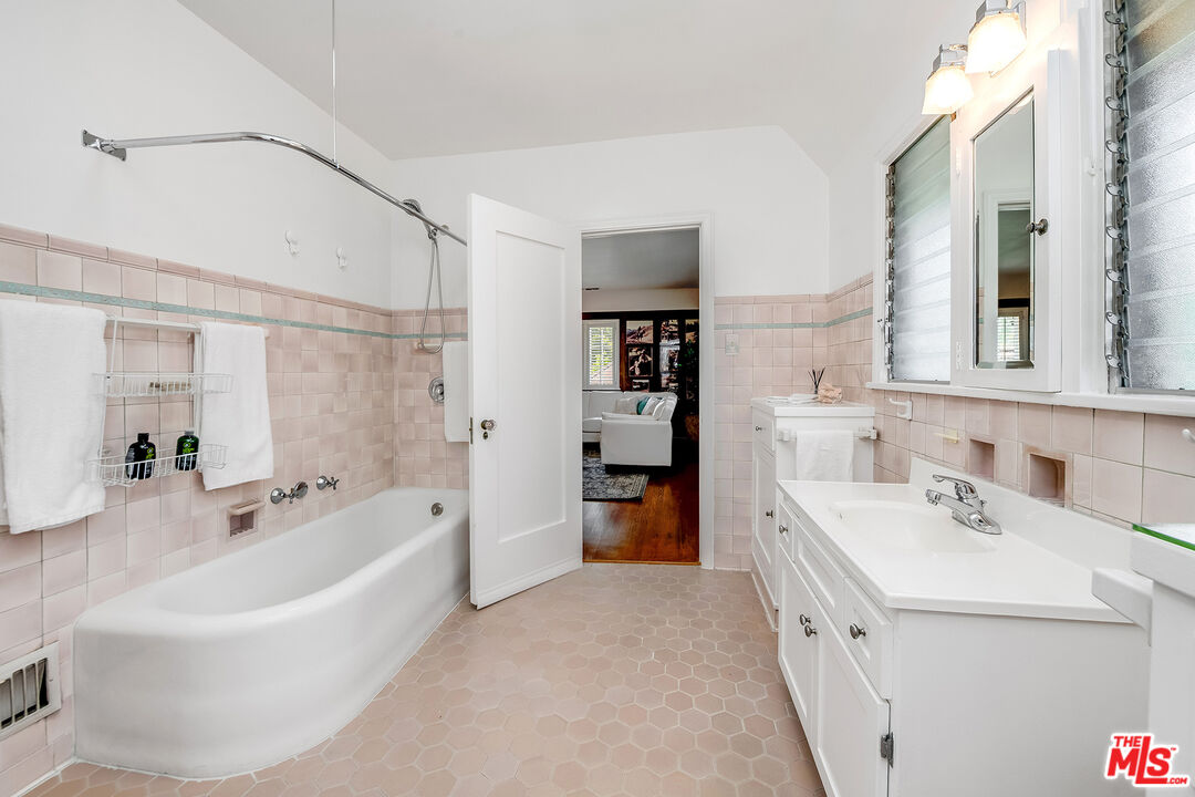 MLS #25581547 image #26