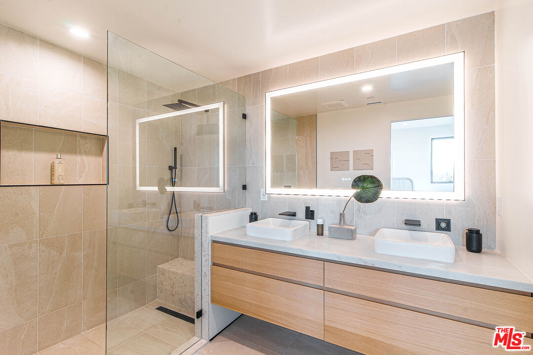 MLS #25581897 image #18