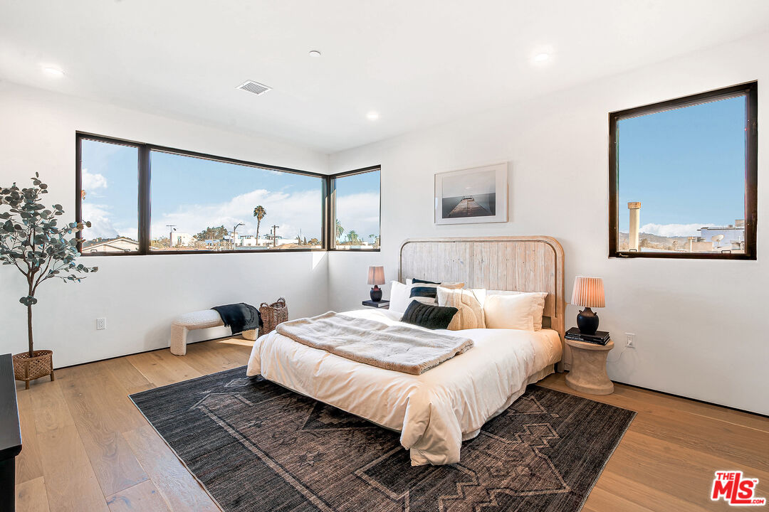 MLS #25581897 image #20