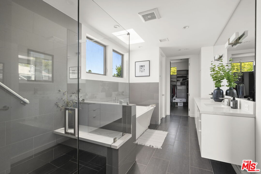 MLS #25582011 image #23