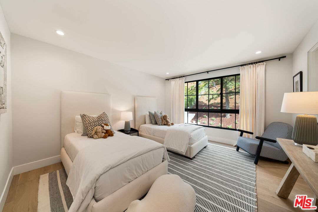 MLS #25582021 image #37