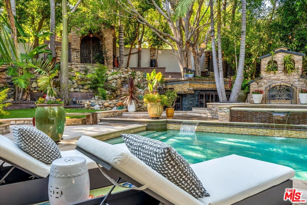 MLS #25582071 image #0