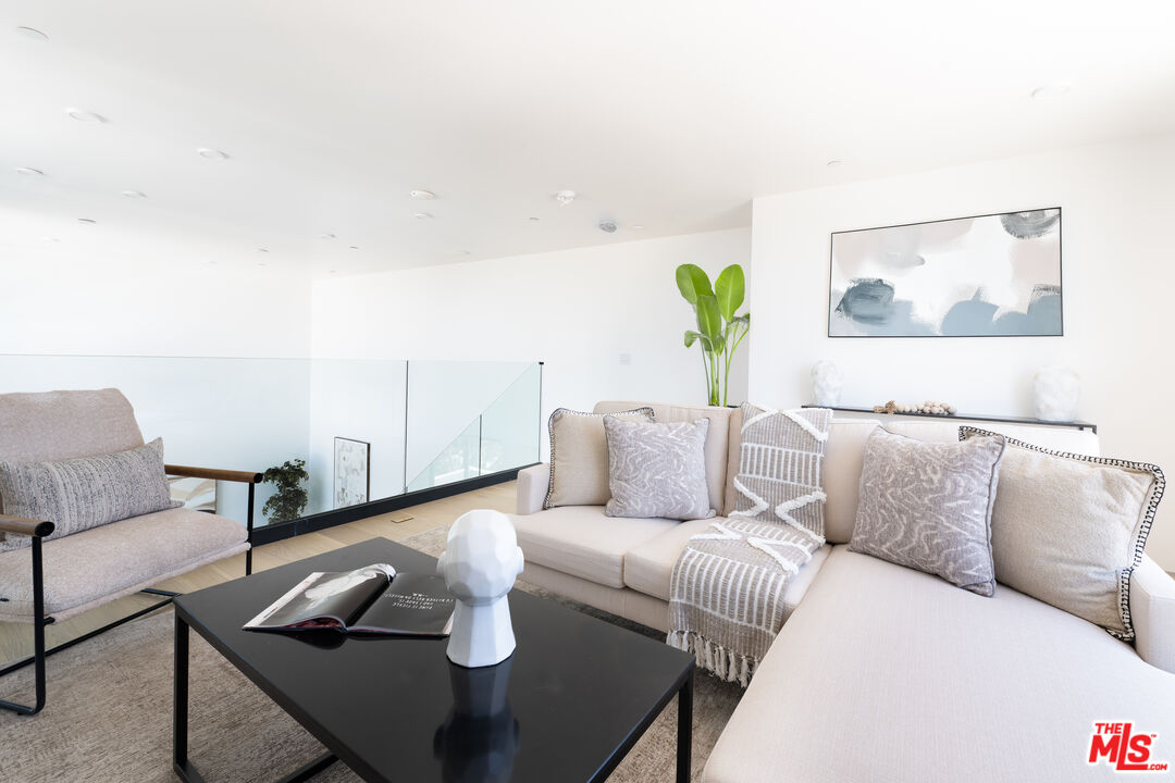 MLS #25582153 image #16