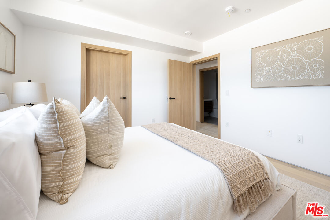 MLS #25582153 image #24