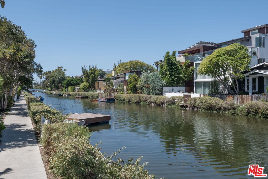 MLS #25582413 image #2