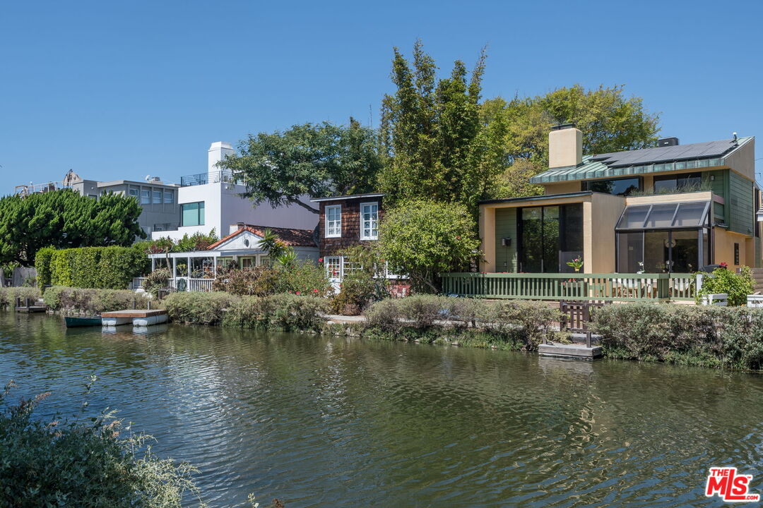 MLS #25582413 image #0