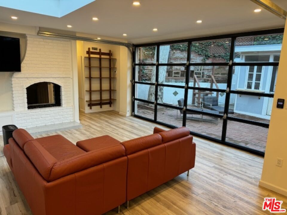 MLS #25582613 image #2