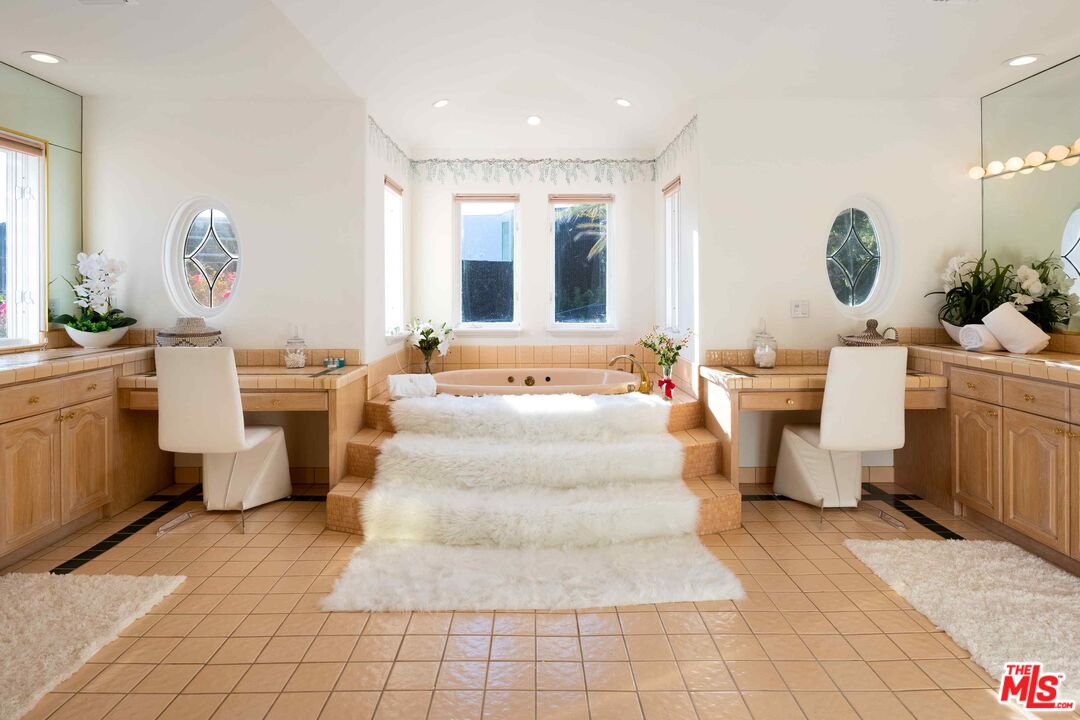 MLS #25582899 image #16