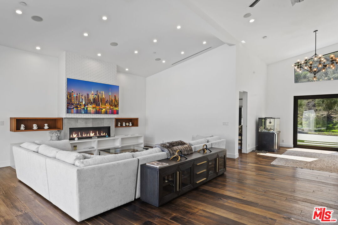 MLS #25583067 image #8