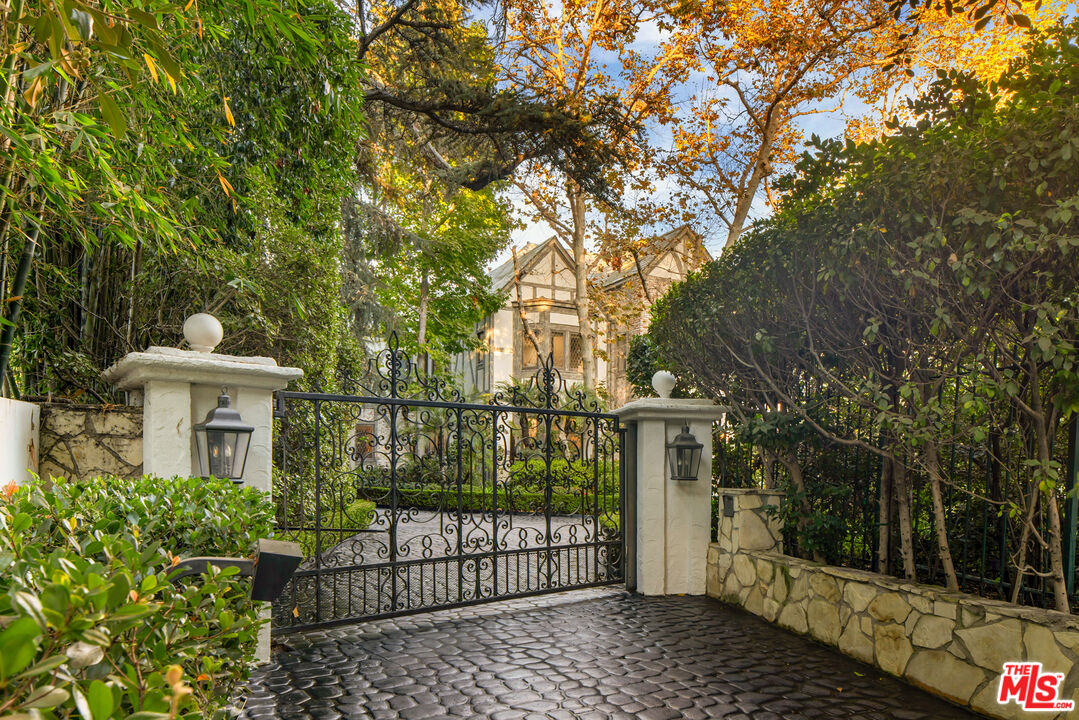 MLS #25583997 image #2