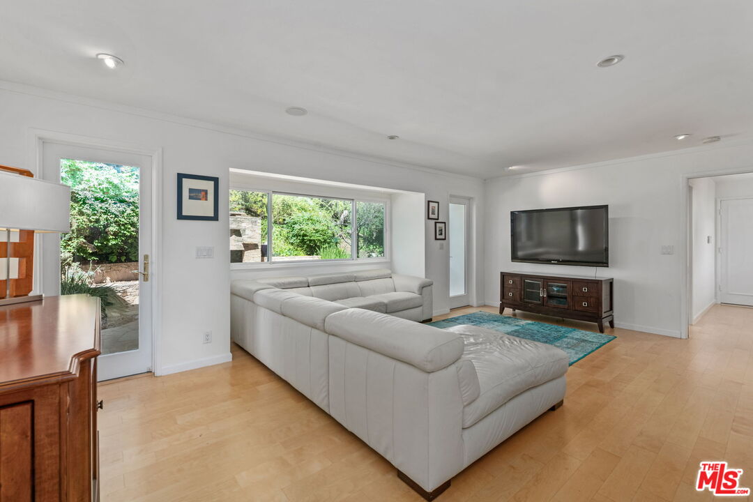 MLS #25584913 image #20