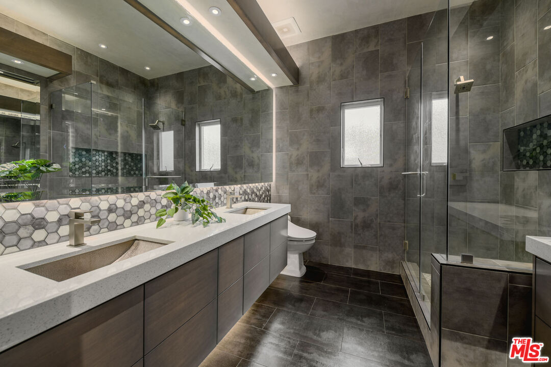 MLS #25585075 image #15