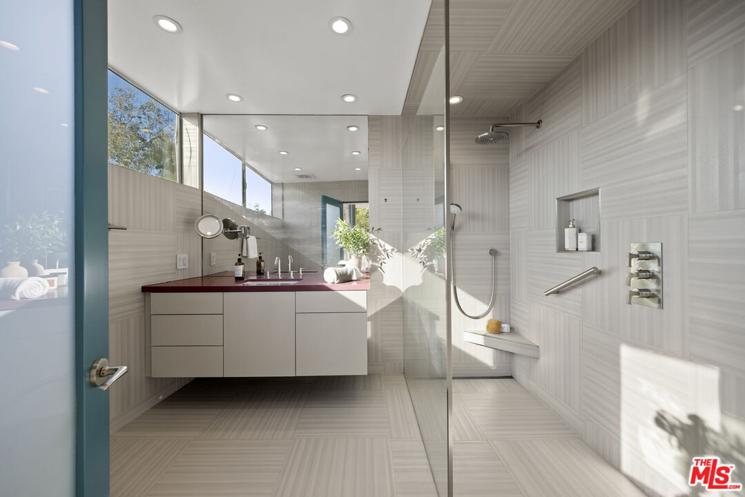 MLS #25585293 image #17