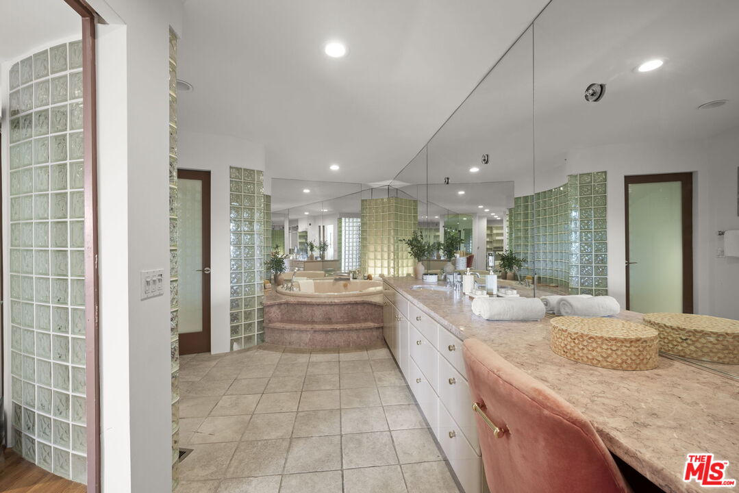 MLS #25585293 image #21