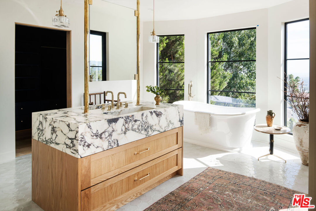 MLS #25585443 image #16