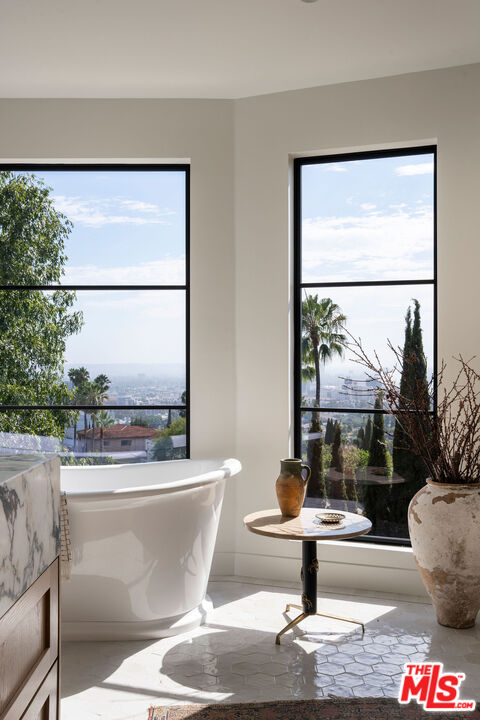 MLS #25585443 image #1