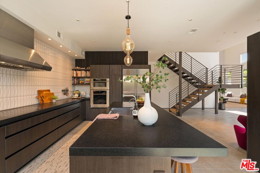 MLS #25585915 image #13