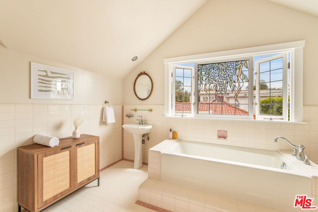 MLS #25585925 image #26