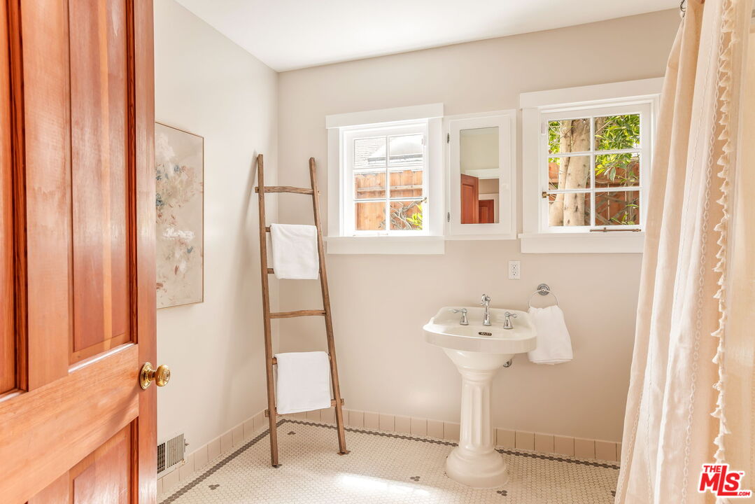 MLS #25585925 image #42