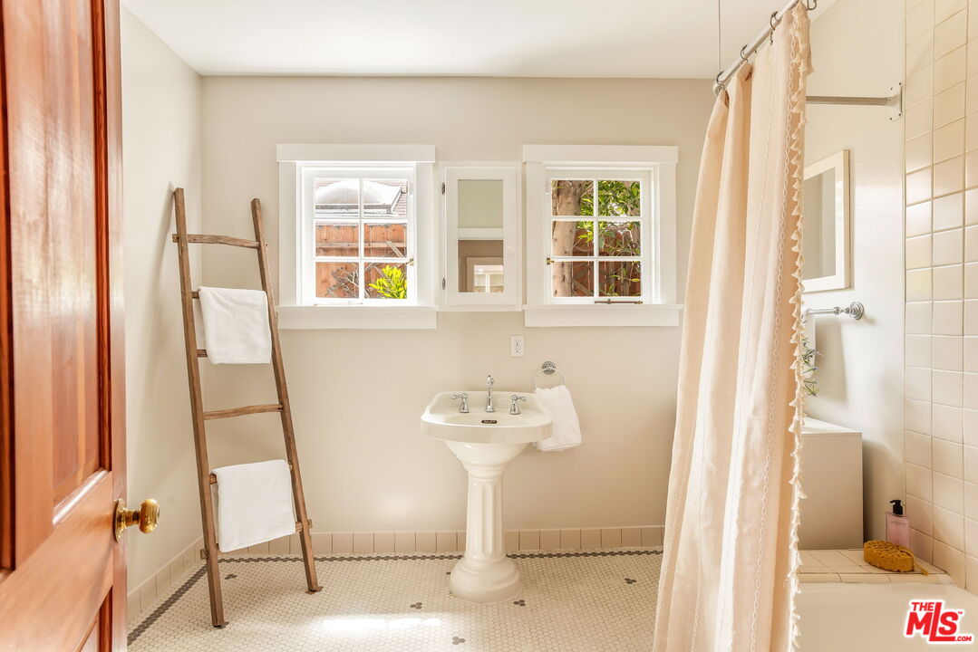 MLS #25585925 image #43