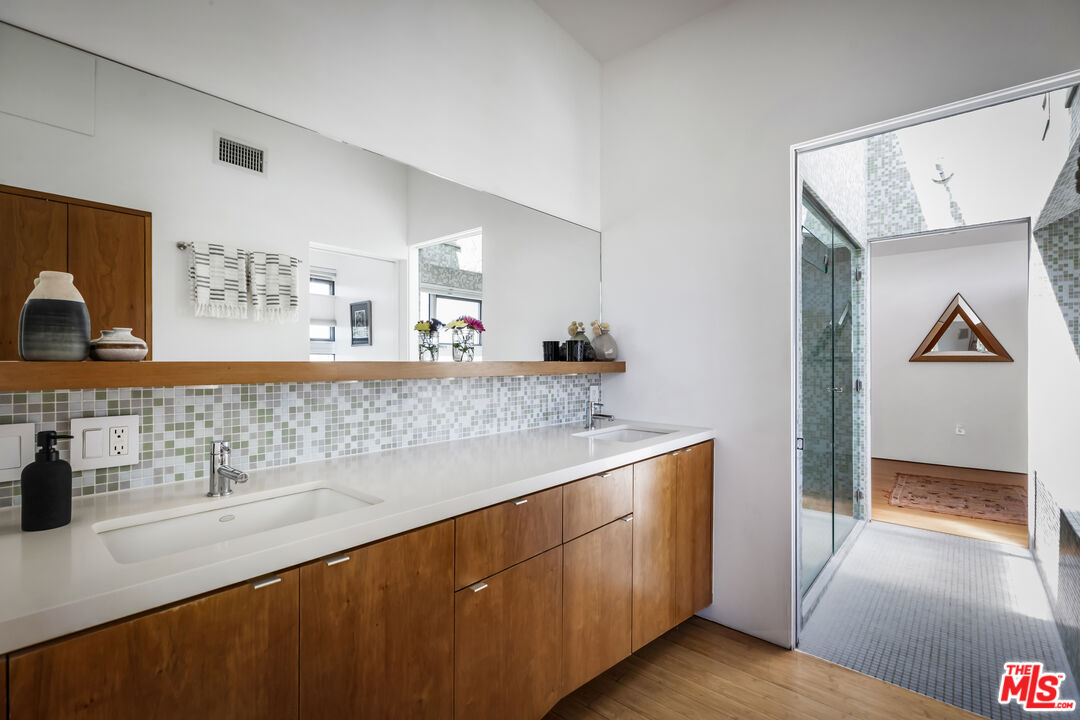 MLS #25585993 image #19