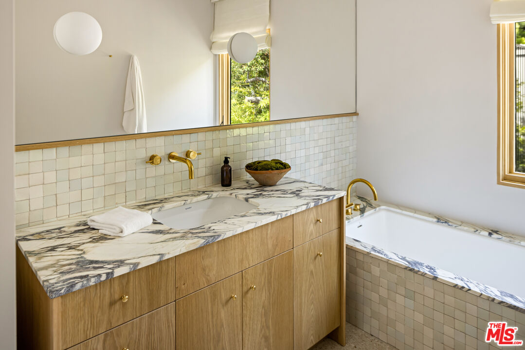 MLS #25586005 image #12