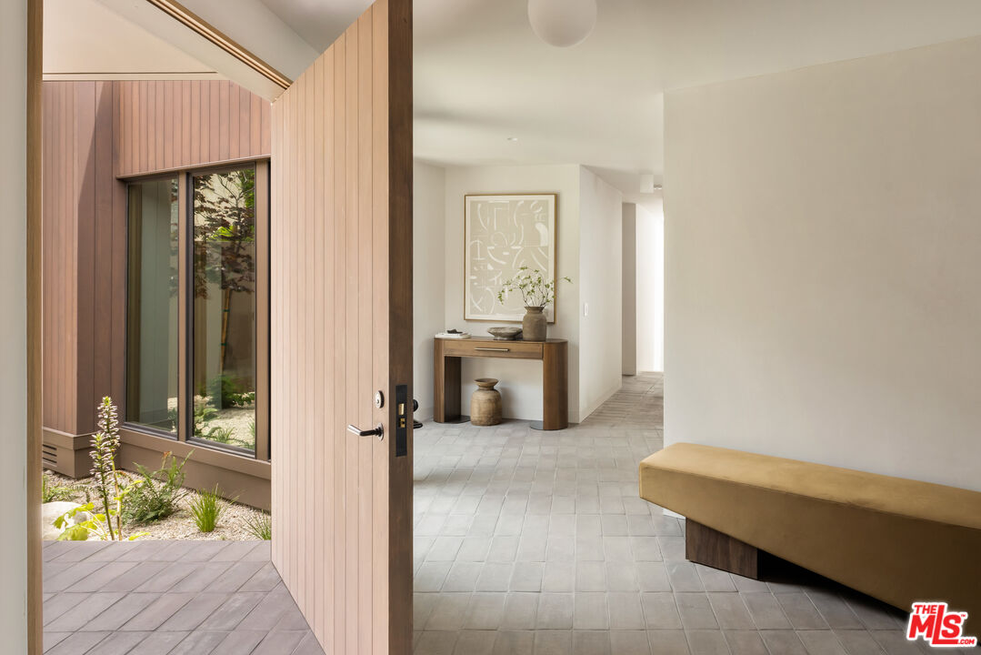 MLS #25586005 image #2