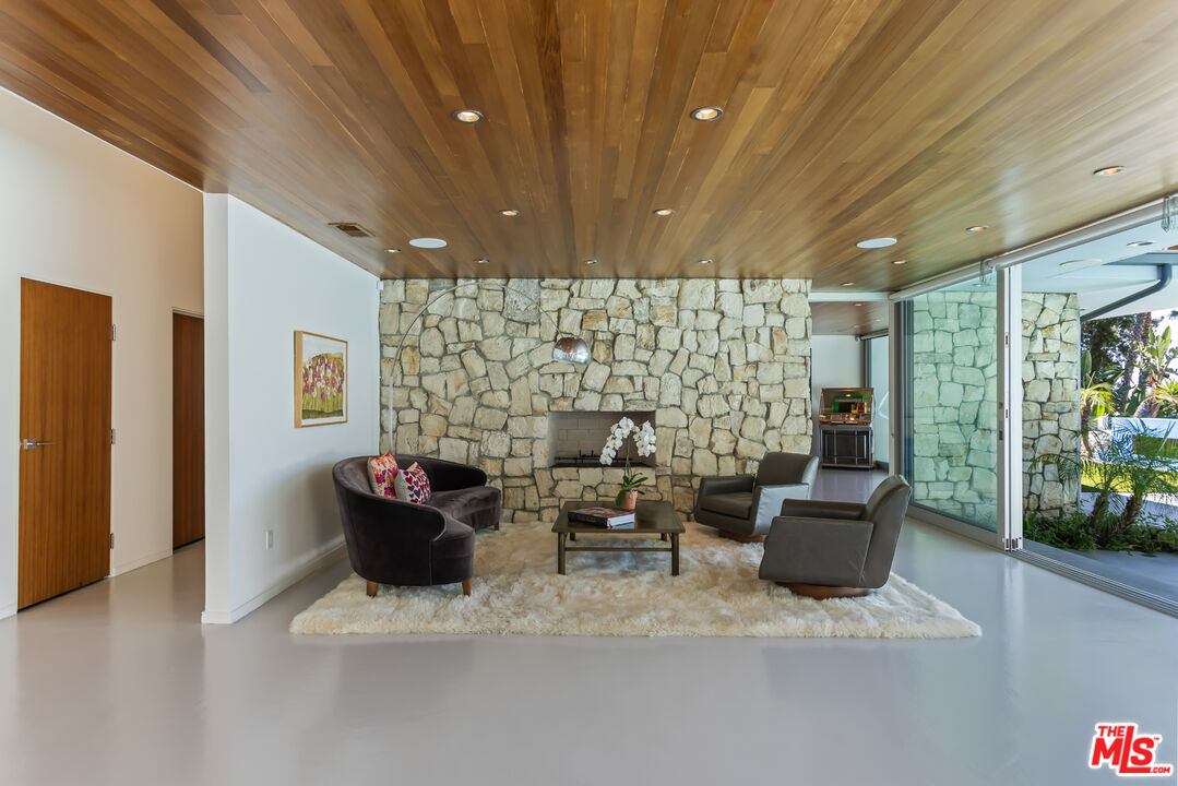 MLS #25586073 image #3