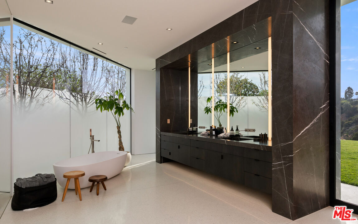 MLS #25586149 image #15