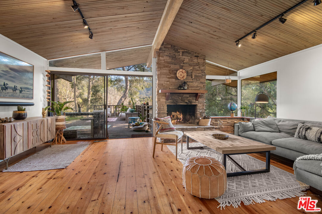 MLS #25586157 image #23