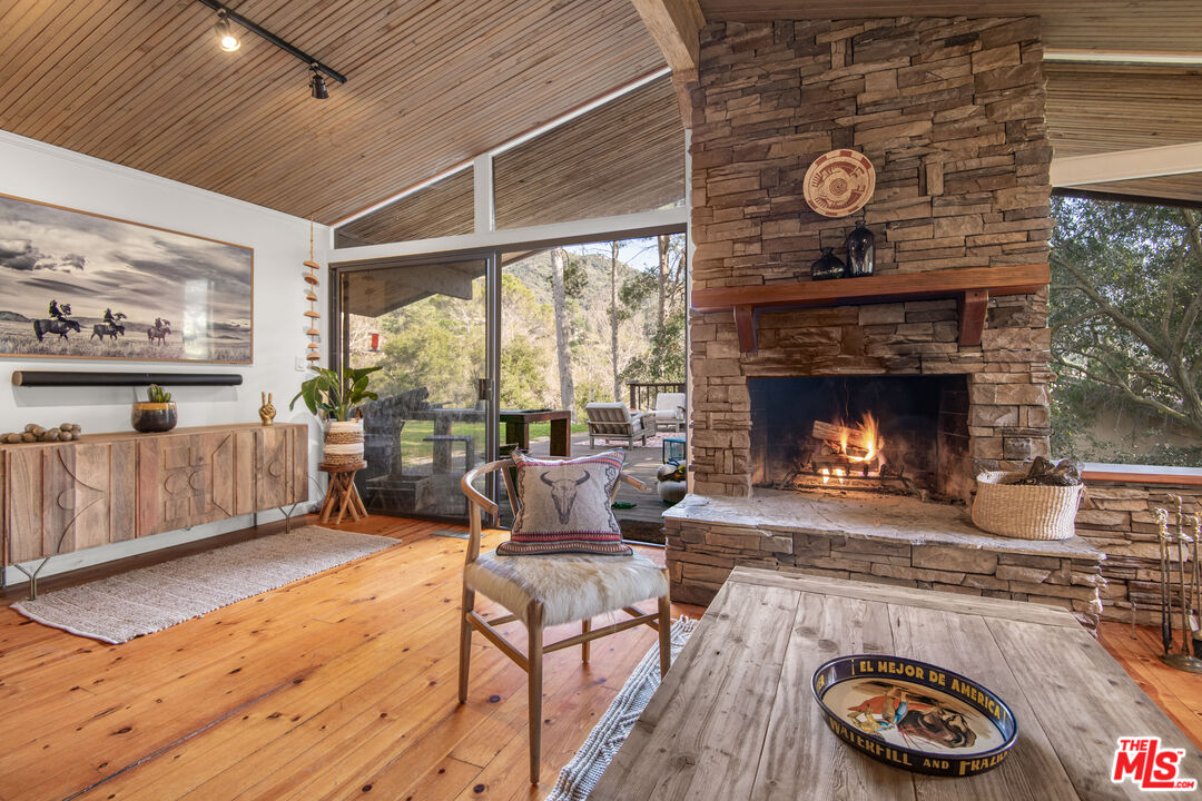 MLS #25586157 image #0