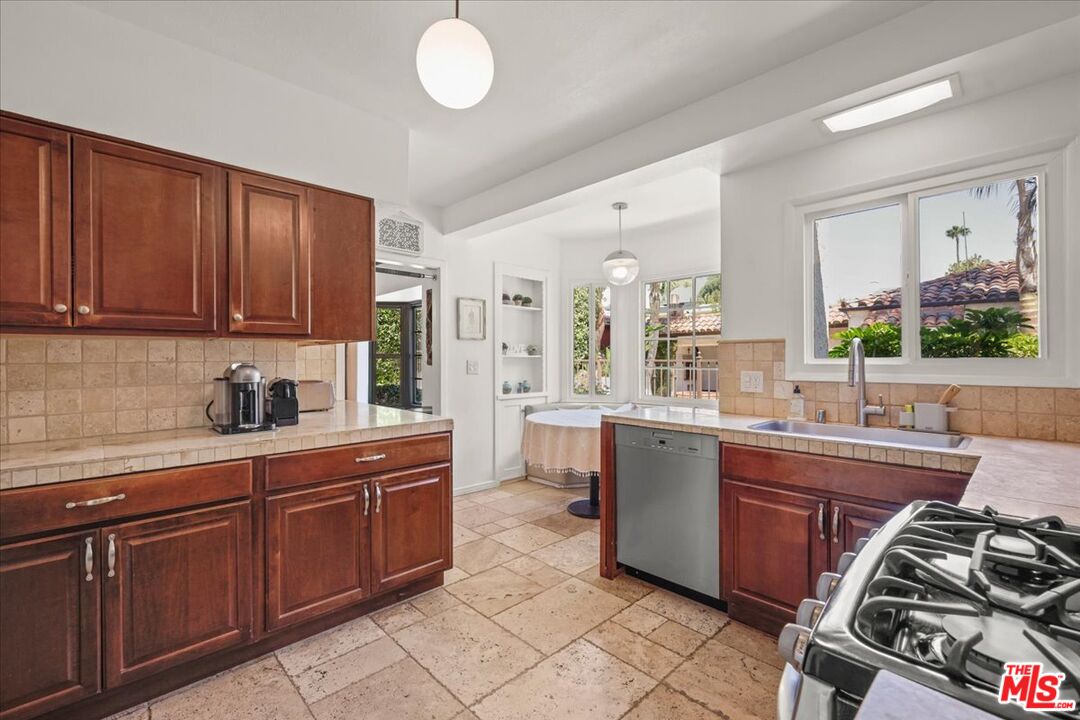 MLS #25586331 image #19