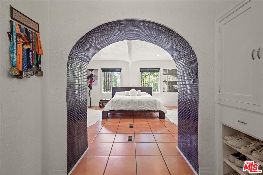 MLS #25586331 image #21