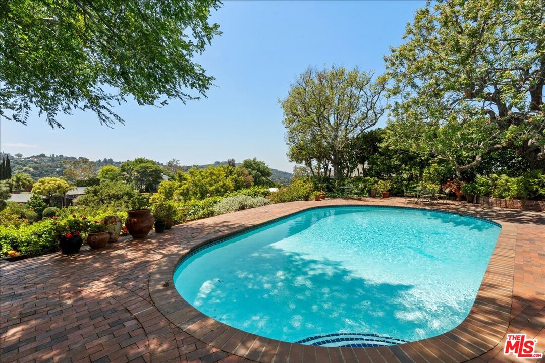 MLS #25586407 image #16