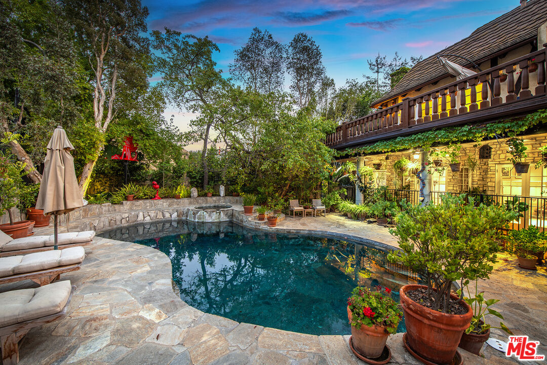 MLS #25586503 image #16