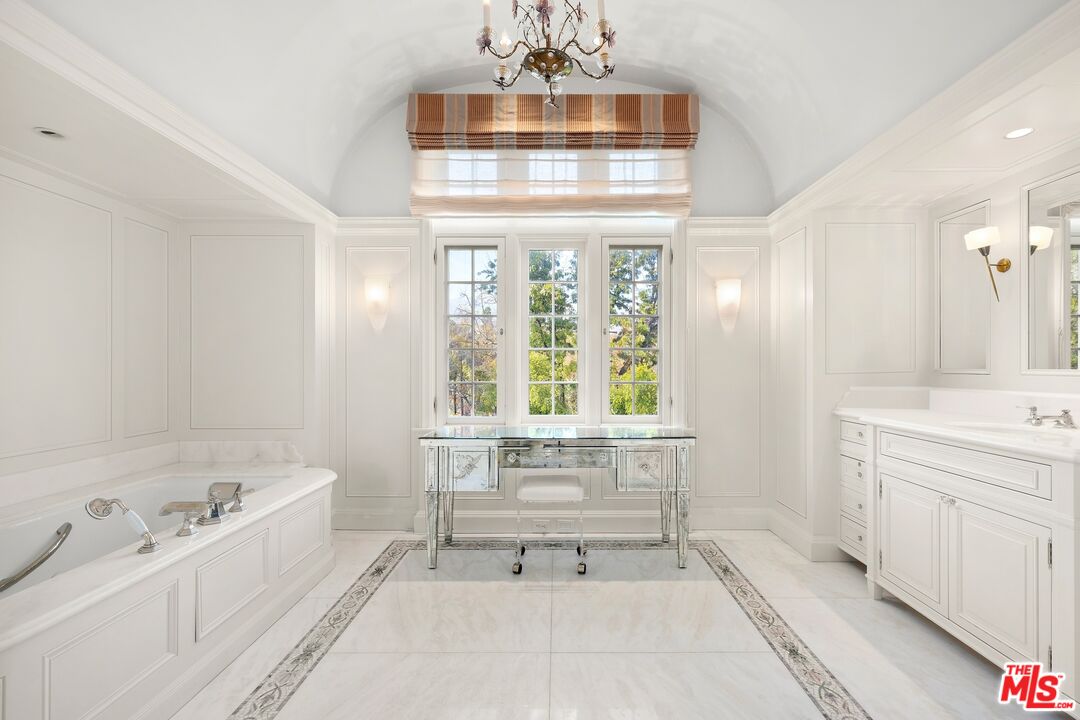 MLS #25586507 image #11