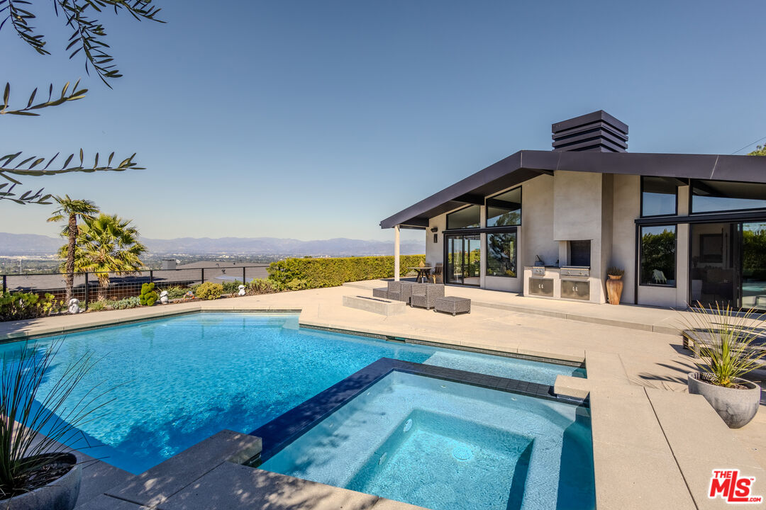 MLS #25586879 image #0