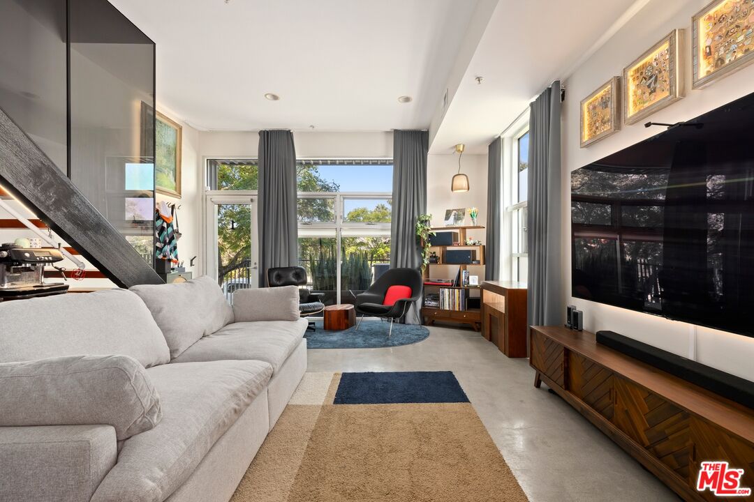 MLS #25587331 image #1