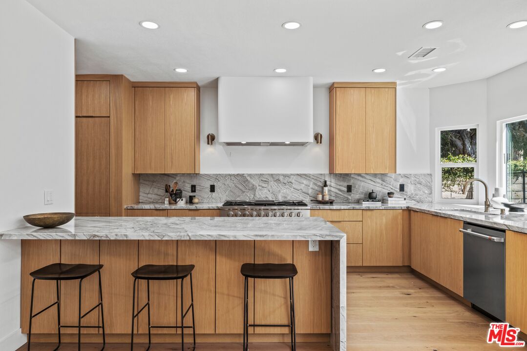 MLS #25587541 image #2