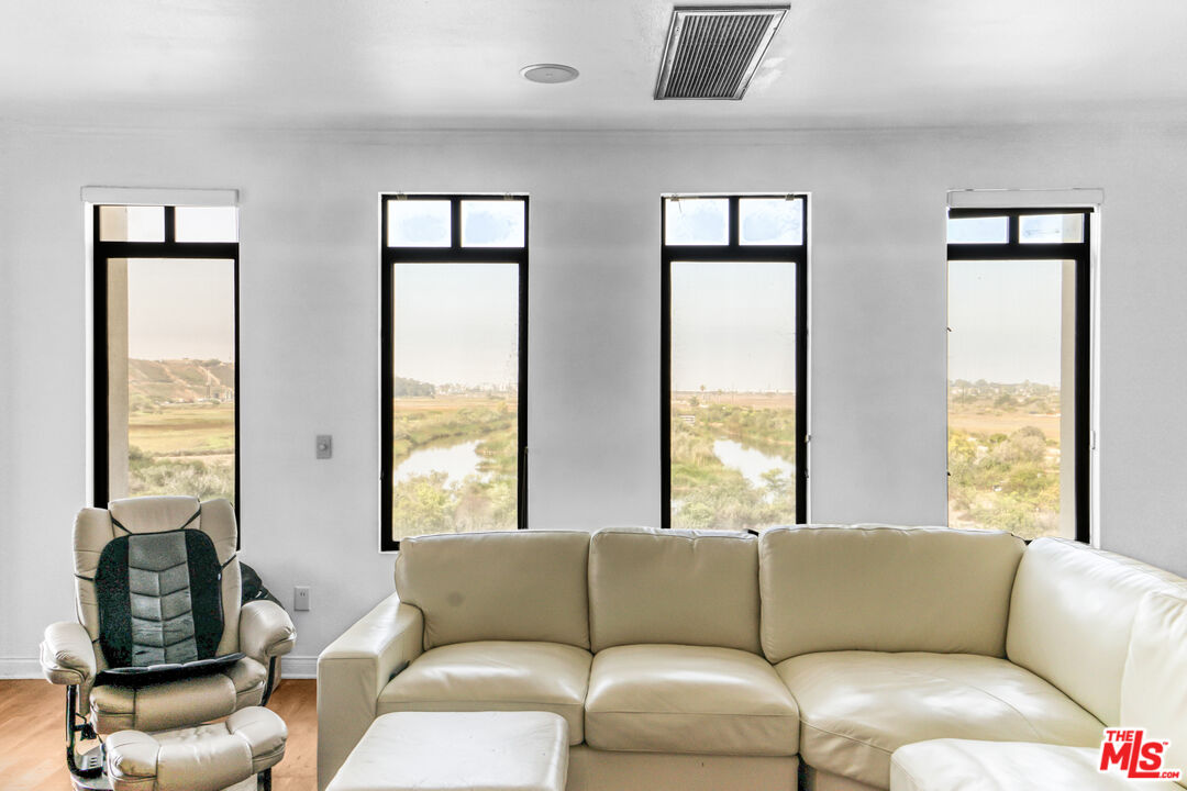 MLS #25587815 image #18