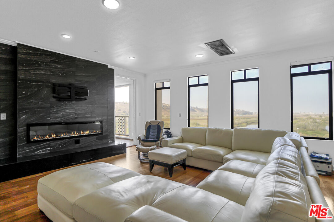 MLS #25587815 image #4